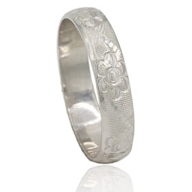 Alianza flores talladas oro blanco 18 quilates